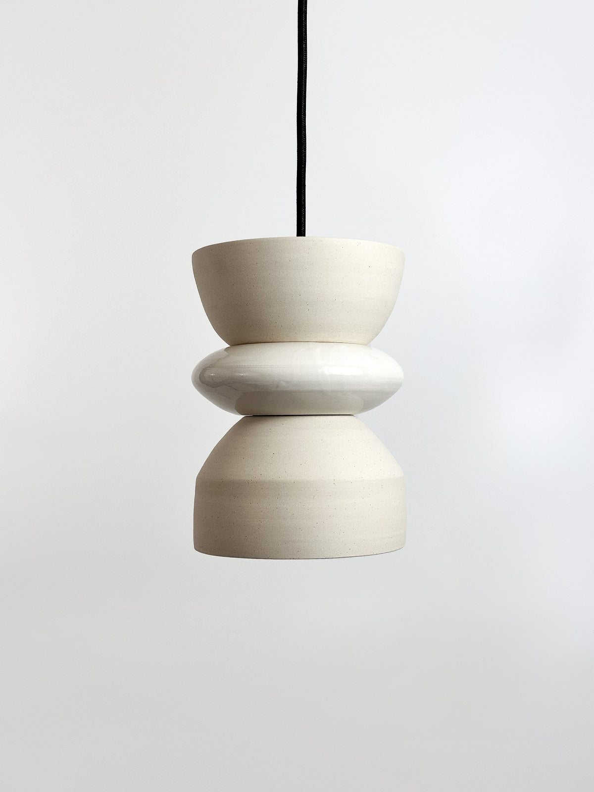 White / White Round Pendant