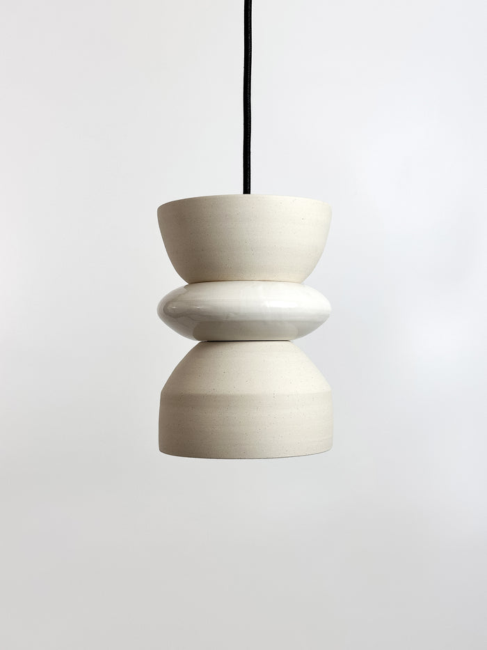 White / White Round Pendant