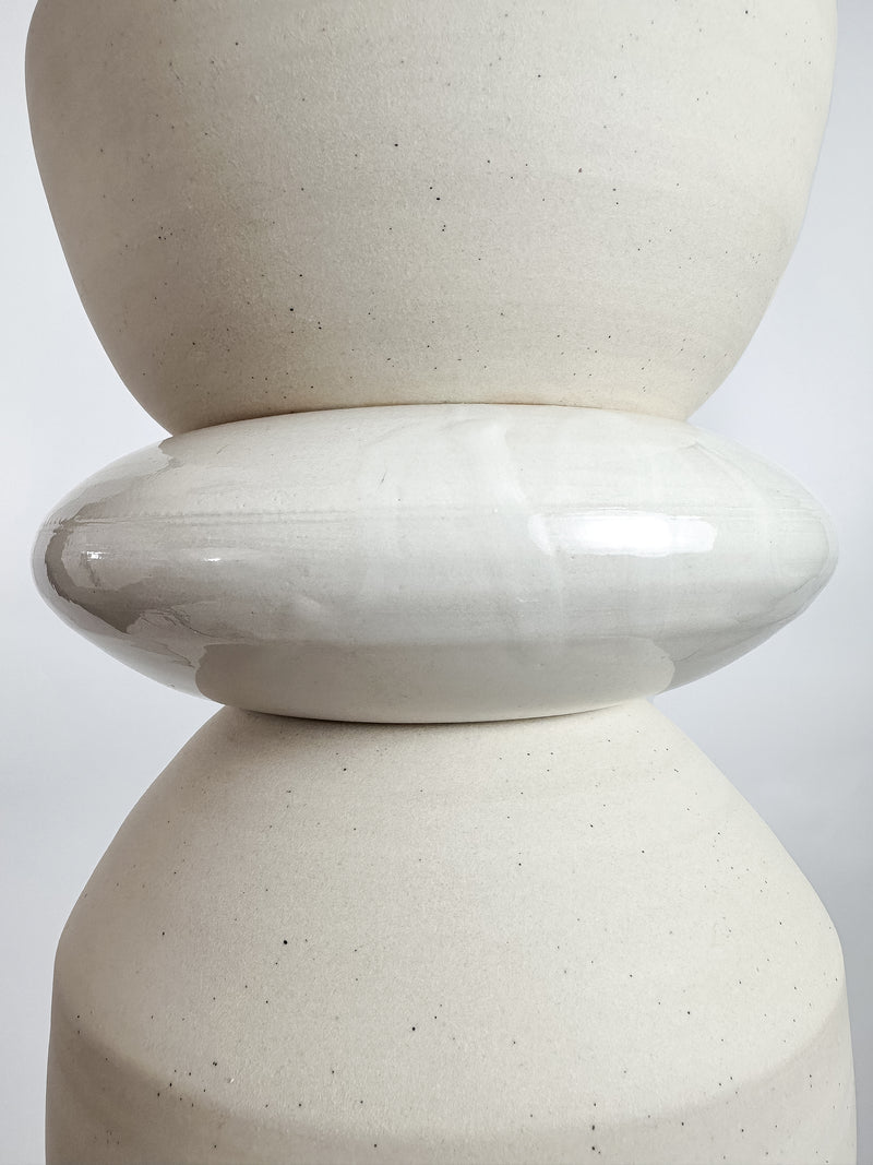 White / White Round Pendant