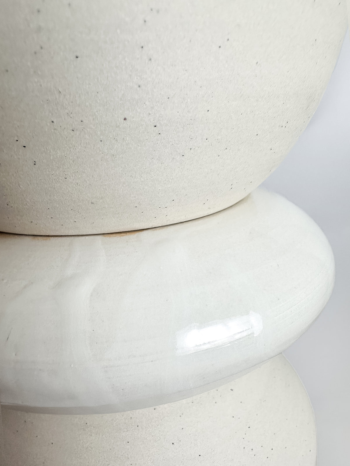 White / White Round Pendant