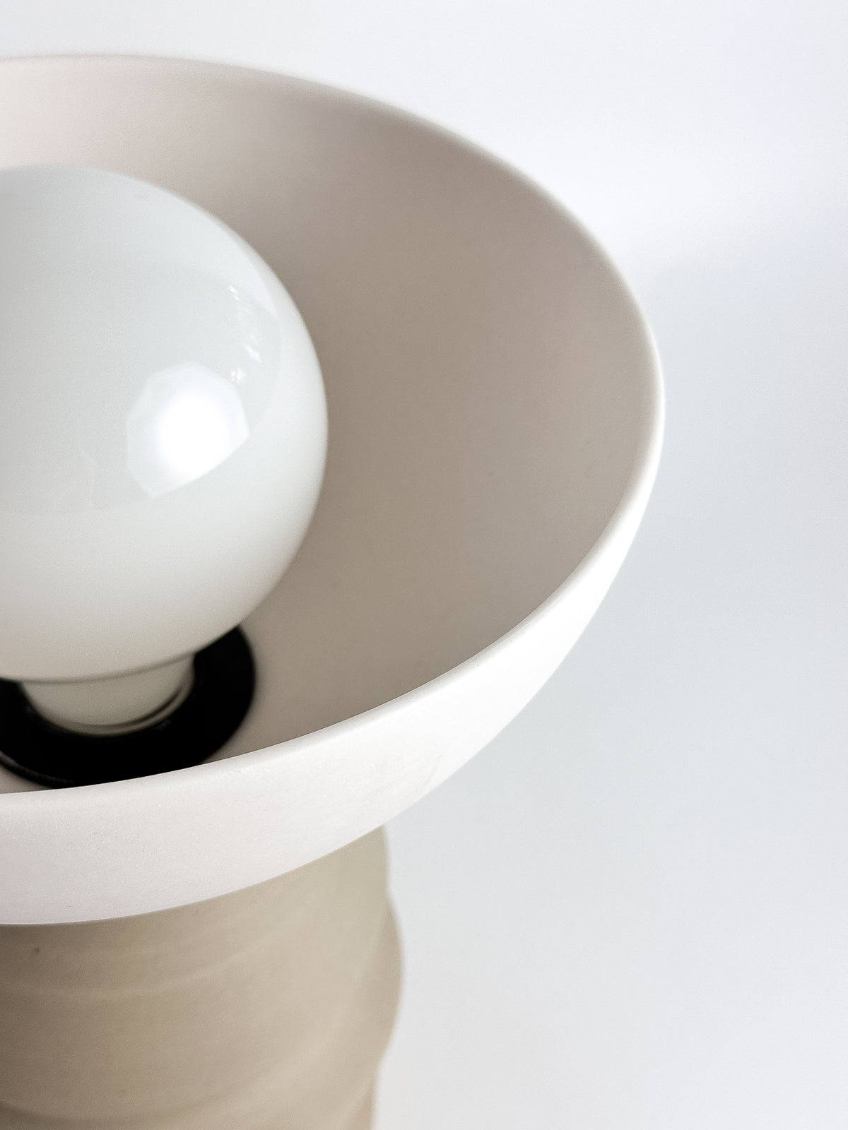 CRESCENT - Porcelain / Tan