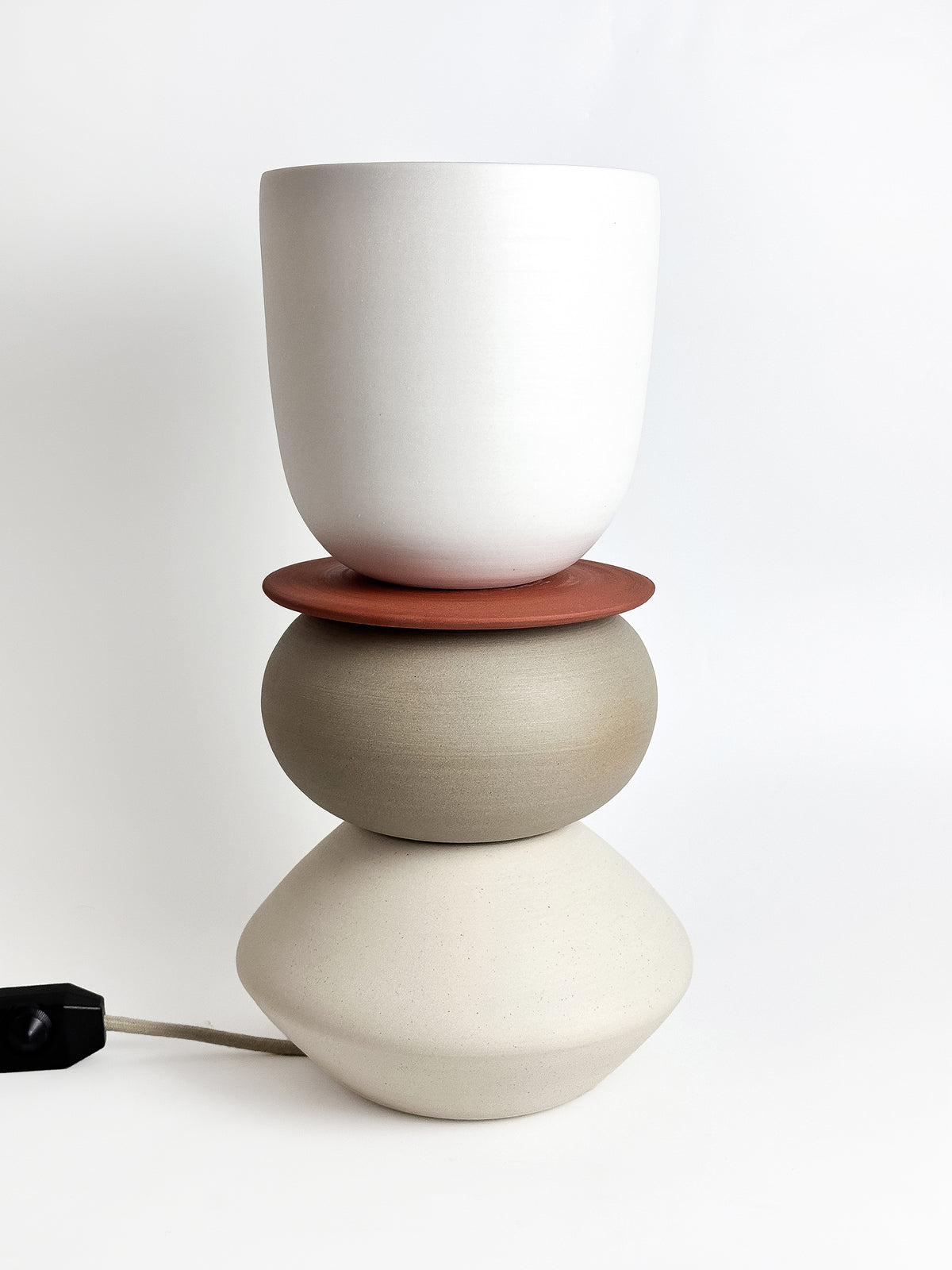 ORION - Large Tan / White (Seconds)